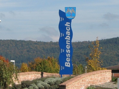 Bessenbach-Stele an der Kreisverkehrsanlage